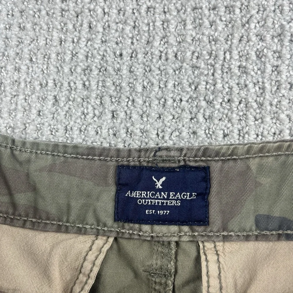 American Eagle Outfitters Classic Length Camo Cargo Shorts Men's 30 (Fit 32)